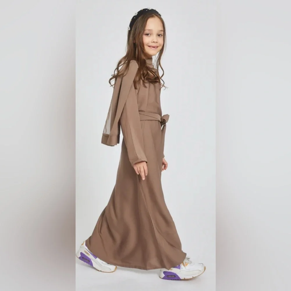 NWT [Azrah] Plain Closed Abay in Coffee w/ Scarf & Tie Juniors Girls 50” 11/12